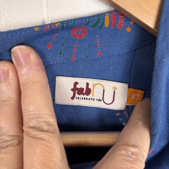 FabIndia Women's XS Tunic Top‎ Linen Blend Blue Rainbow Pattern Blouse EUC - Picture 6 of 14